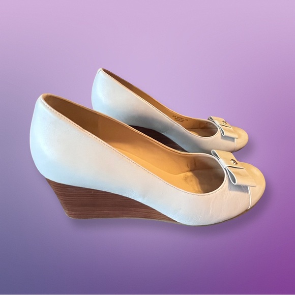 Cute cream round-toe wedges 7.5 - Picture 2 of 5